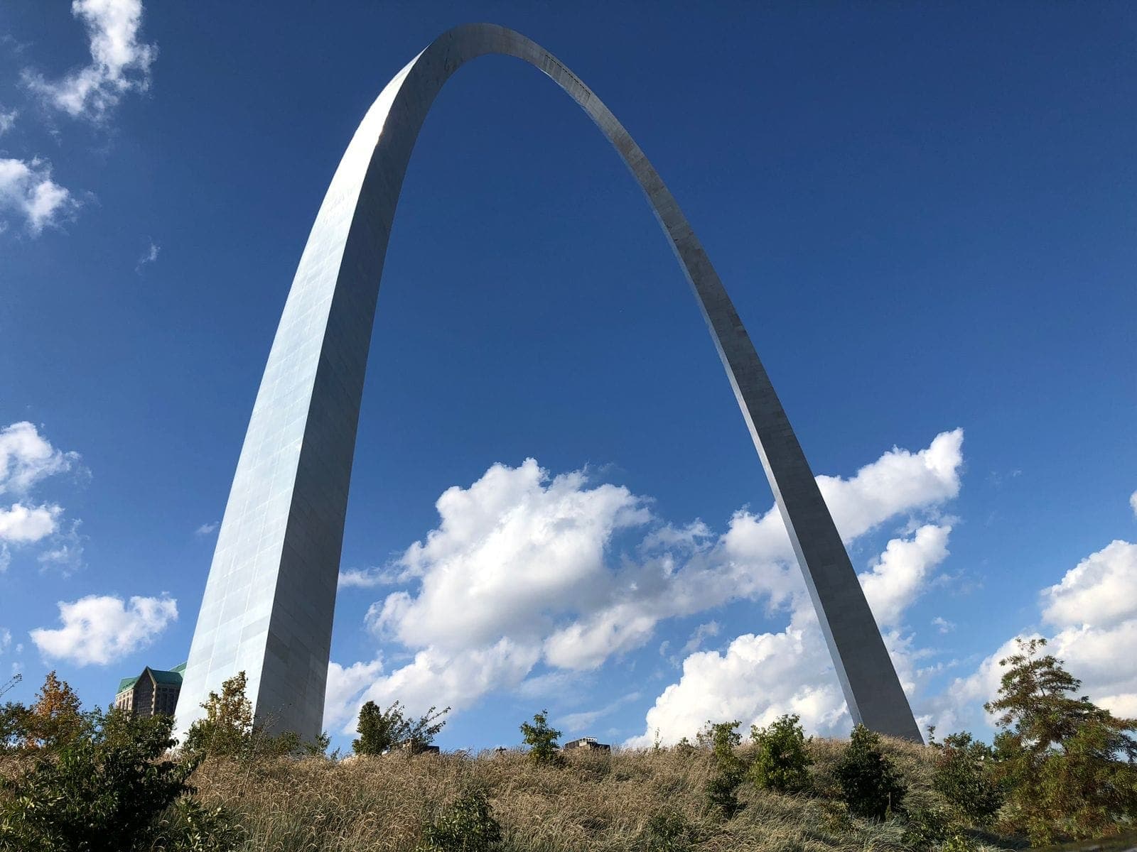 The Gateway Arch in St. Louis, the stainless-steel arch in Colleen McElroy's poem Monologue for Saint Louis, analyzed in a 6/6 AP Literature poetry essay